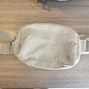 SOLD lulu lemon everywhere belt bag
